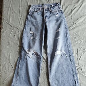 Old Navy Light Blue Distressed Boyfriend Jeans. A2.